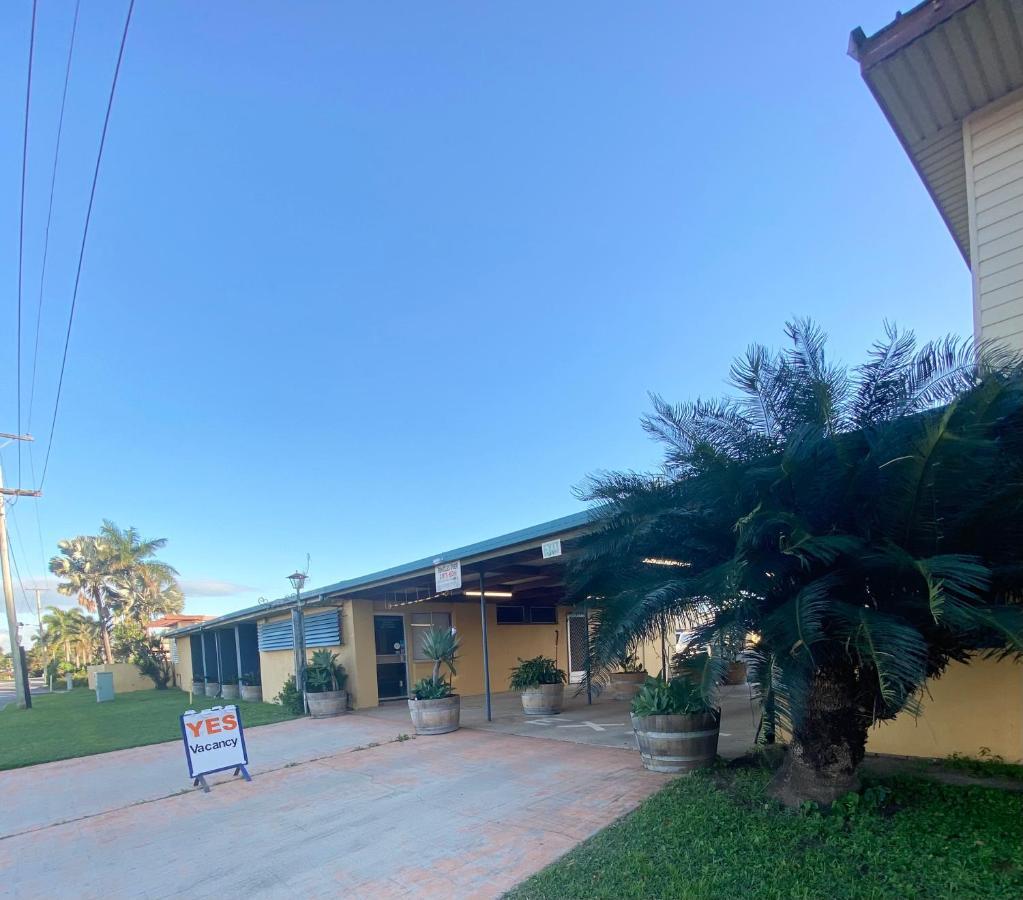 Proserpine Motor Lodge Bagian luar foto