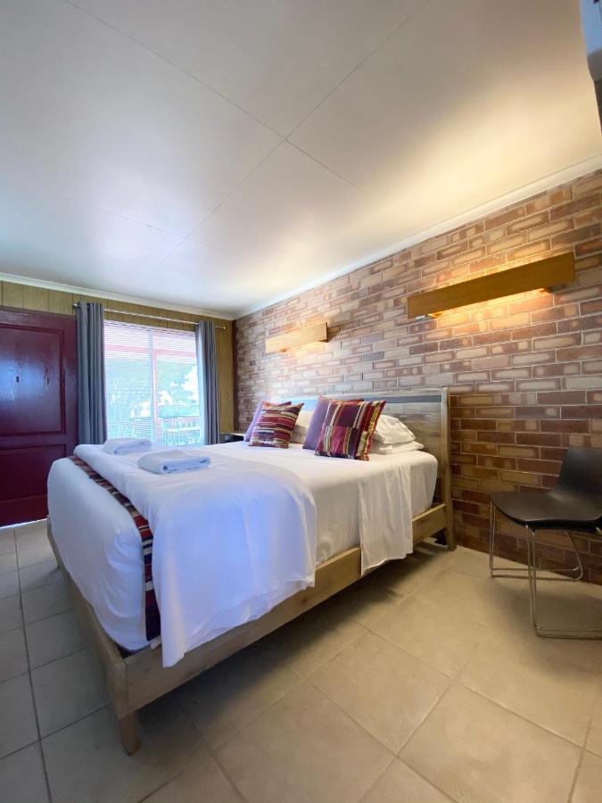 Proserpine Motor Lodge Bagian luar foto