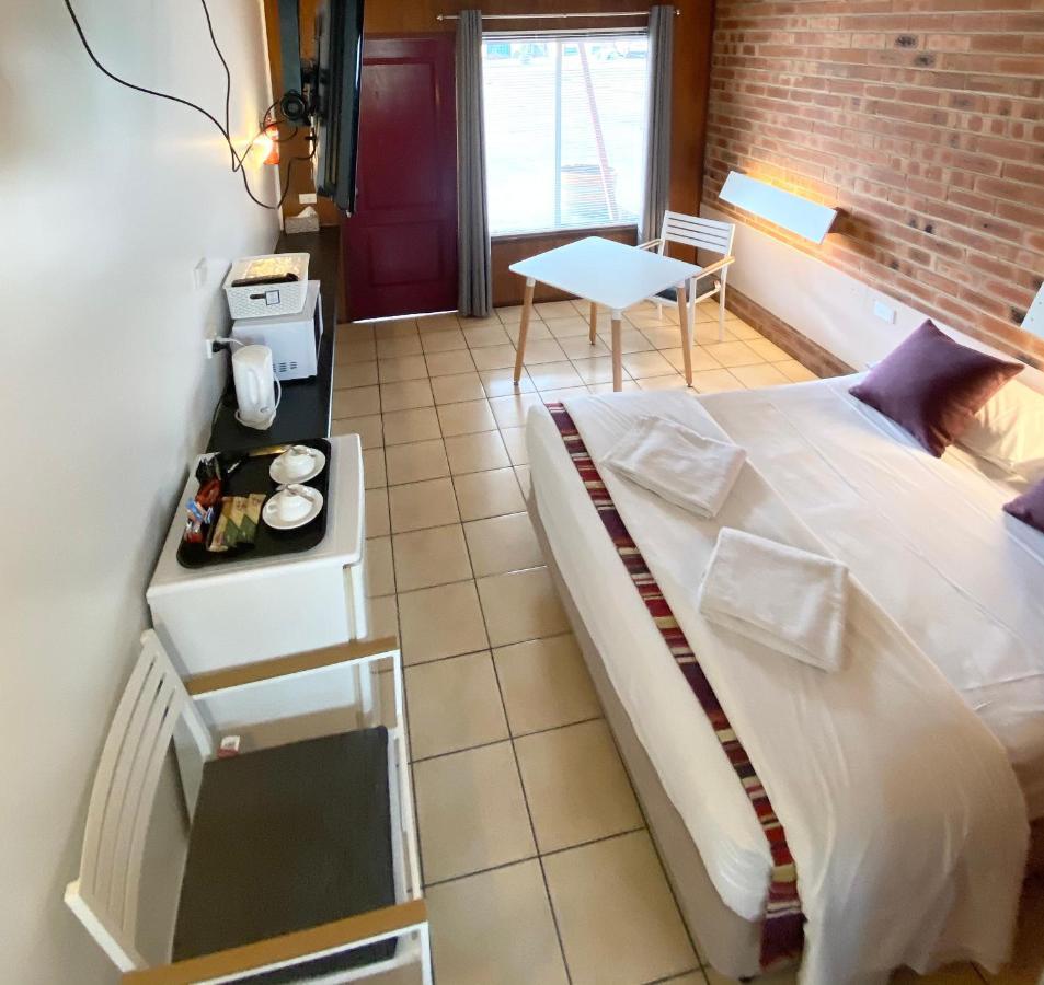 Proserpine Motor Lodge Bagian luar foto