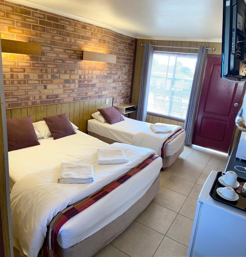 Proserpine Motor Lodge Bagian luar foto