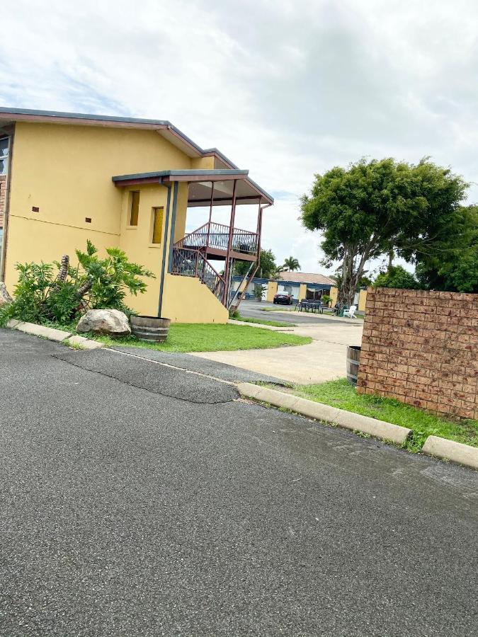 Proserpine Motor Lodge Bagian luar foto