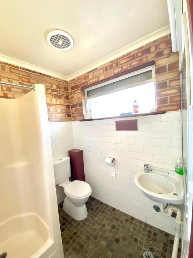 Proserpine Motor Lodge Bagian luar foto