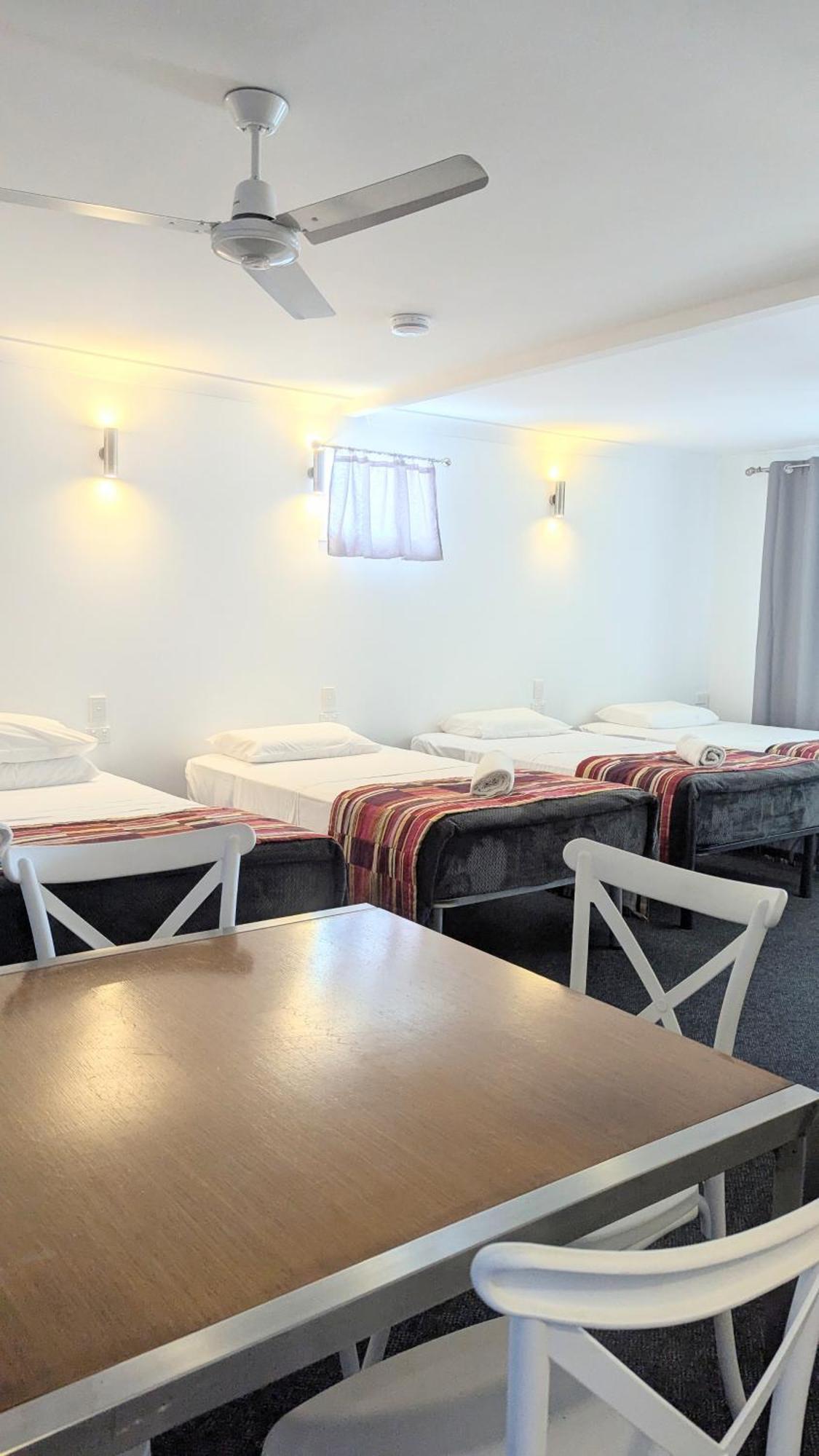 Proserpine Motor Lodge Bagian luar foto