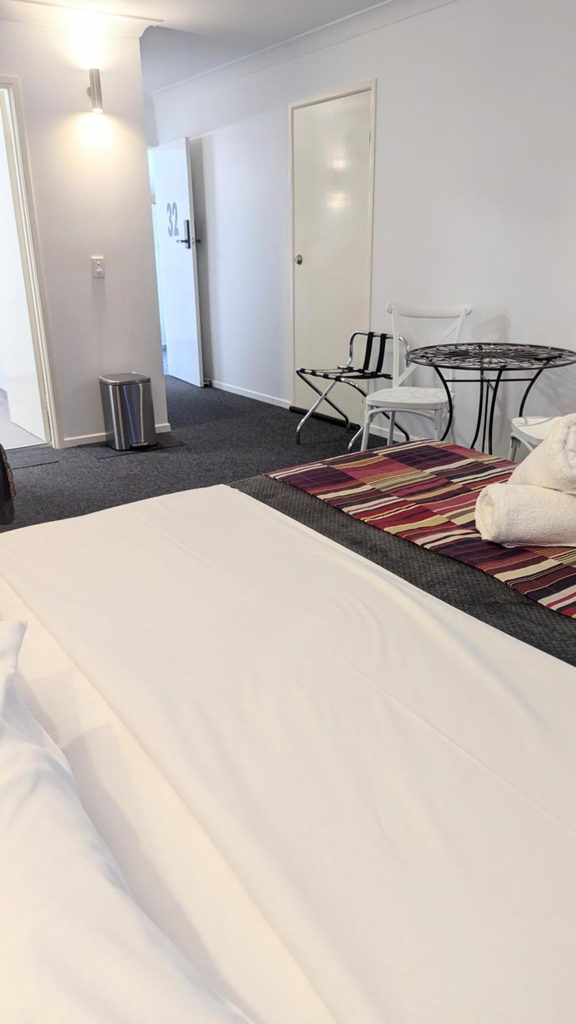 Proserpine Motor Lodge Bagian luar foto