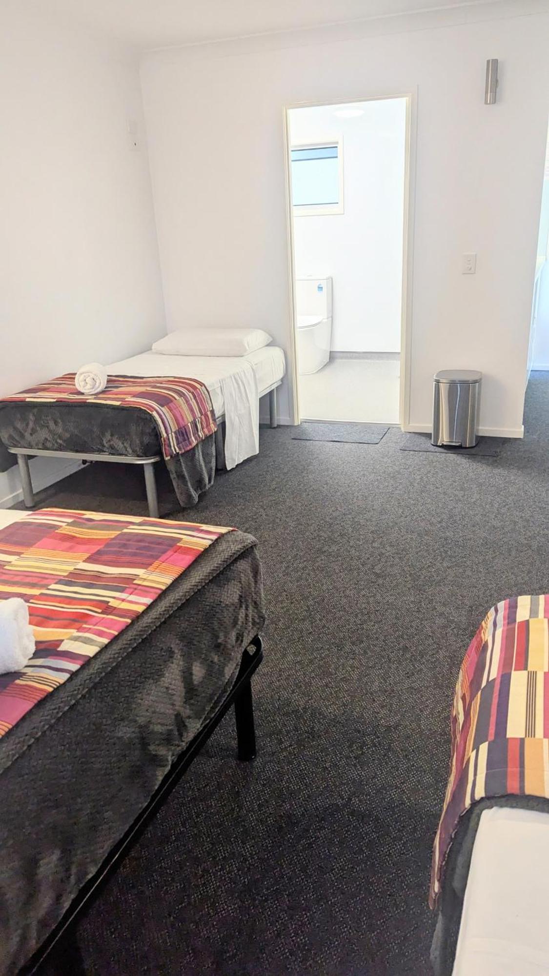 Proserpine Motor Lodge Bagian luar foto